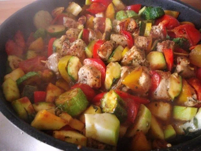 Rezept: Sommerliche Hähnchenspieße auf buntem Gemüse Bild Nr. 9 Sommerliche Hähnchenspieße auf buntem Gemüse - Rezept - Bild Nr. 9