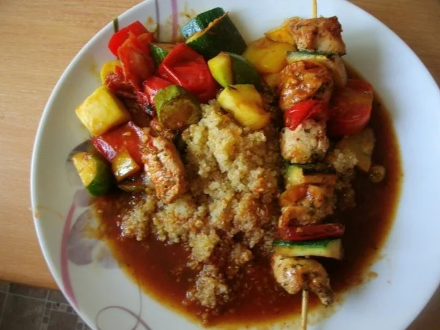 Rezept: Sommerliche Hähnchenspieße auf buntem Gemüse Bild Nr. 10 Sommerliche Hähnchenspieße auf buntem Gemüse - Rezept - Bild Nr. 10