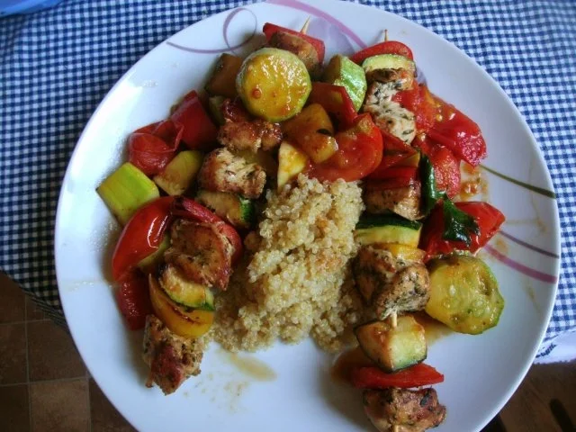 Rezept: Sommerliche Hähnchenspieße auf buntem Gemüse Bild Nr. 11 Sommerliche Hähnchenspieße auf buntem Gemüse - Rezept - Bild Nr. 11