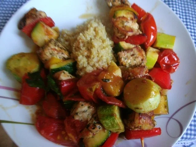 Rezept: Sommerliche Hähnchenspieße auf buntem Gemüse Bild Nr. 13 Sommerliche Hähnchenspieße auf buntem Gemüse - Rezept - Bild Nr. 13