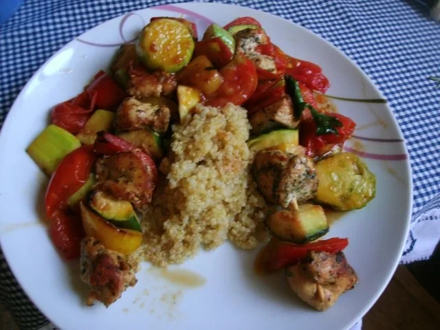 Rezept: Sommerliche Hähnchenspieße auf buntem Gemüse Bild Nr. 14 Sommerliche Hähnchenspieße auf buntem Gemüse - Rezept - Bild Nr. 14