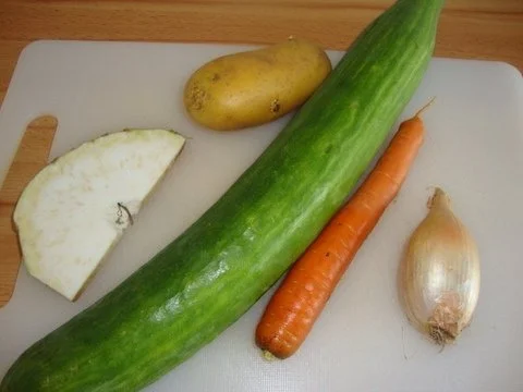 Sommerliches Gurkensüppchen mit Räucherlachs - Rezept - Bild Nr. 2