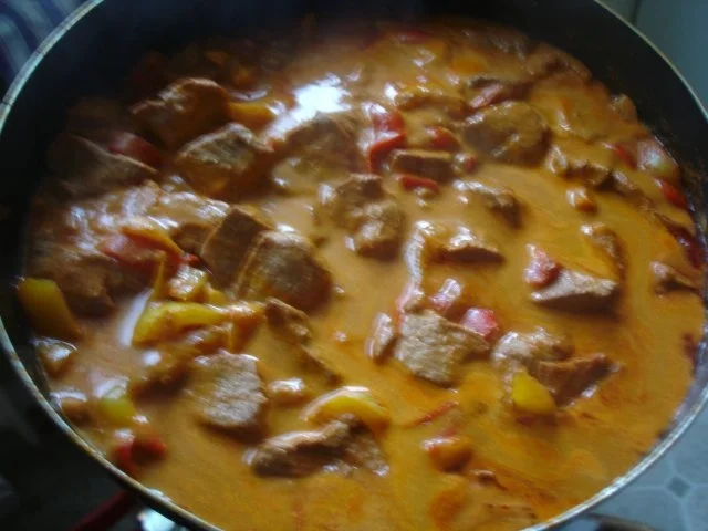 Paprika-Gulasch mit Sellerie-Kartoffelstampf - Rezept - Bild Nr. 13