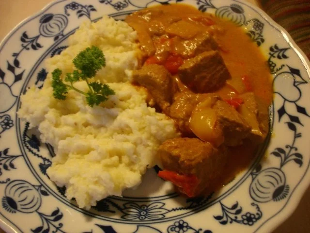 Paprika-Gulasch mit Sellerie-Kartoffelstampf - Rezept - Bild Nr. 16