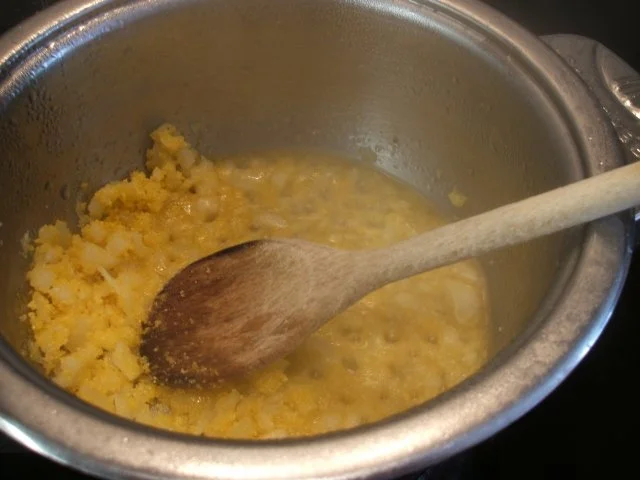 Rezept: Suppen: Polentasüppchen mit Mozzarella-Croutons Bild Nr. 4 Suppen: Polentasüppchen mit Mozzarella-Croutons - Rezept - Bild Nr. 4