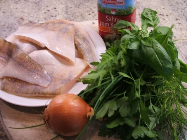 Fisch: Zander gedünstet mit Kräutersoße und Neuen Kartoffeln - Rezept - Bild Nr. 2