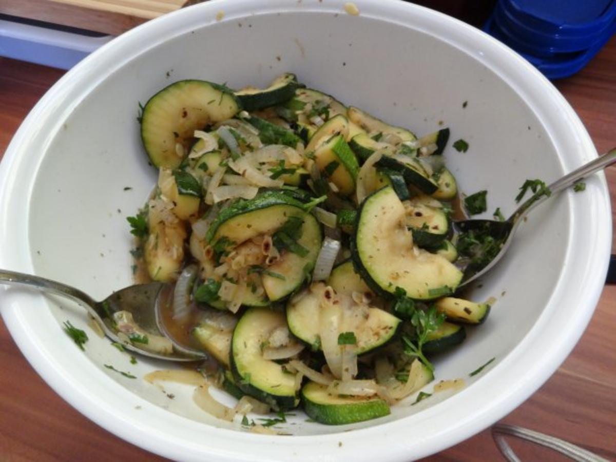 Lauwarmer Zucchinisalat - Rezept