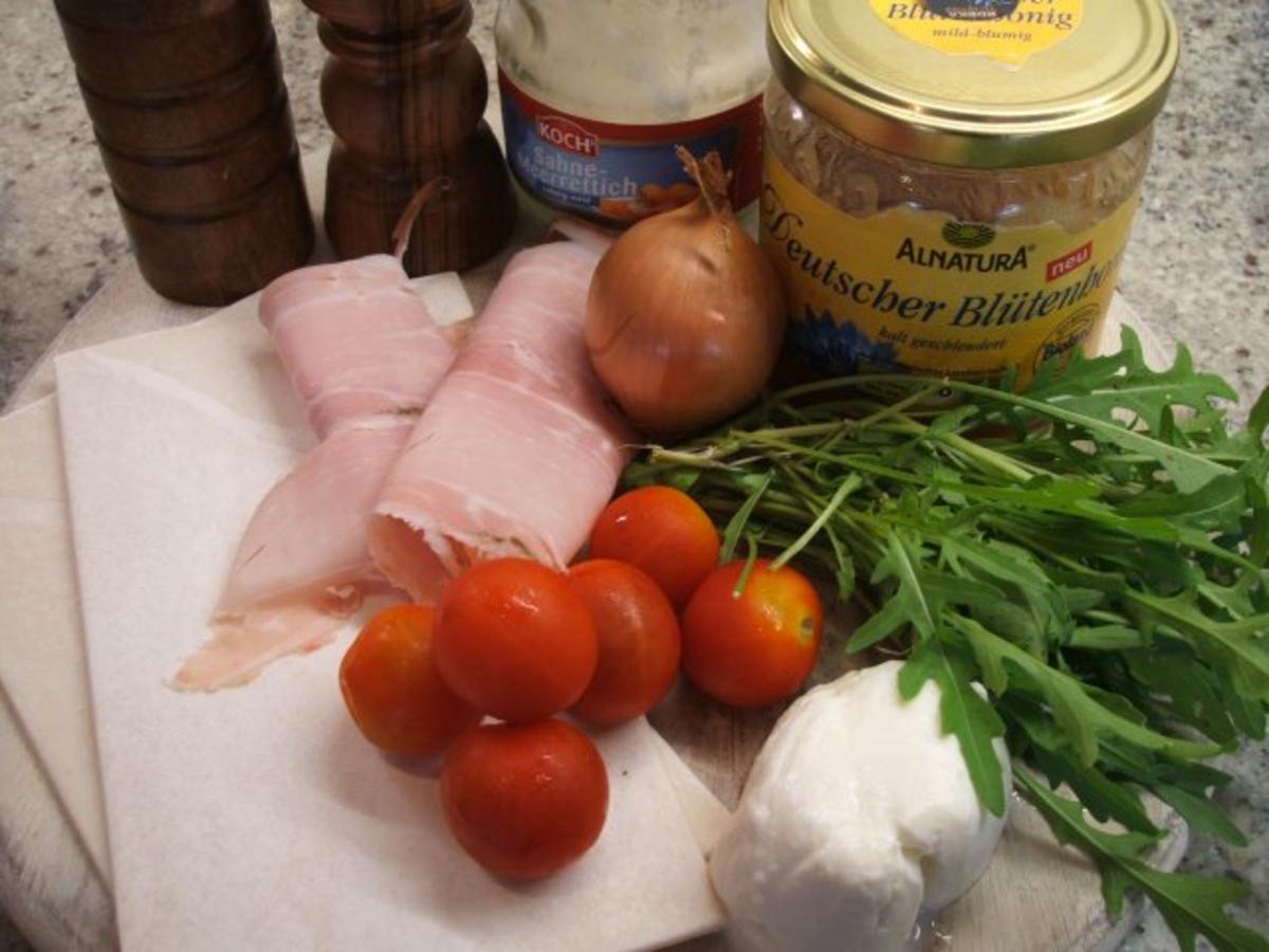 Pikantes Backen: Blätterteigteile mit Tomaten und einer Mozzarella-Haube - Rezept - Bild Nr. 2