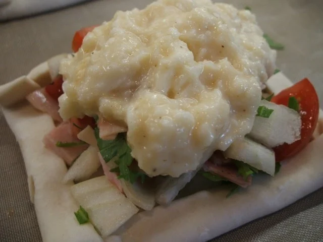 Pikantes Backen: Blätterteigteile mit Tomaten und einer Mozzarella-Haube - Rezept - Bild Nr. 7