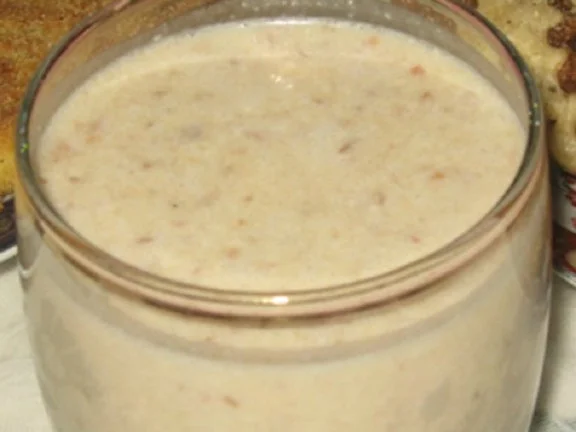Dattelmilch mit Mandeln und Bananen - Rezept