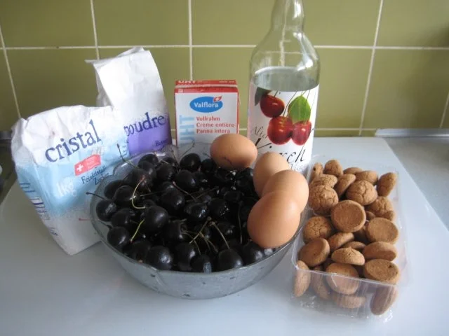 Rezept: Kirschen-Amaretti Parfait Bild Nr. 3 Kirschen-Amaretti Parfait - Rezept - Bild Nr. 3