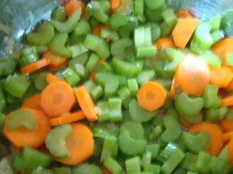 Rezept: feines Schweizer Selleriesüppchen mit Gruyere Bild Nr. 6 feines Schweizer Selleriesüppchen mit Gruyere - Rezept - Bild Nr. 6