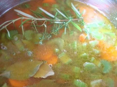 Rezept: feines Schweizer Selleriesüppchen mit Gruyere Bild Nr. 7 feines Schweizer Selleriesüppchen mit Gruyere - Rezept - Bild Nr. 7