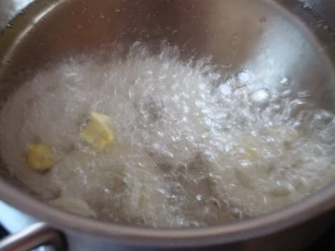 Rezept: feines Schweizer Selleriesüppchen mit Gruyere Bild Nr. 15 feines Schweizer Selleriesüppchen mit Gruyere - Rezept - Bild Nr. 15