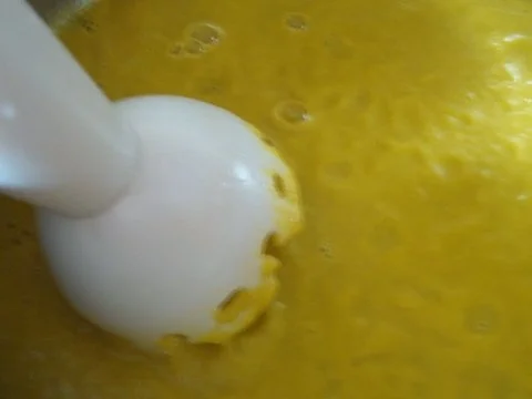 Rezept: feines Schweizer Selleriesüppchen mit Gruyere Bild Nr. 9 feines Schweizer Selleriesüppchen mit Gruyere - Rezept - Bild Nr. 9