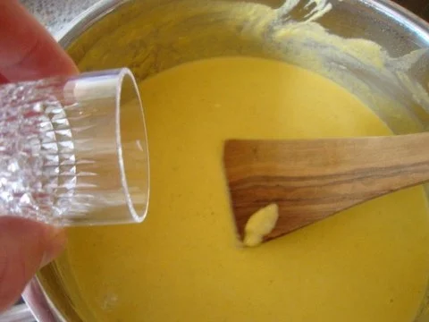 Rezept: feines Schweizer Selleriesüppchen mit Gruyere Bild Nr. 11 feines Schweizer Selleriesüppchen mit Gruyere - Rezept - Bild Nr. 11