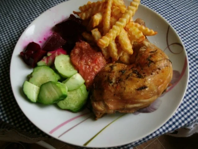 Rezept: Kräuter Hähnchenschenkel mit kaltem Tomatendip Bild Nr. 13 Kräuter Hähnchenschenkel mit kaltem Tomatendip - Rezept - Bild Nr. 13