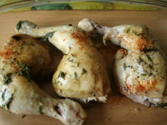 Rezept: Kräuter Hähnchenschenkel mit kaltem Tomatendip Bild Nr. 6 Kräuter Hähnchenschenkel mit kaltem Tomatendip - Rezept - Bild Nr. 6