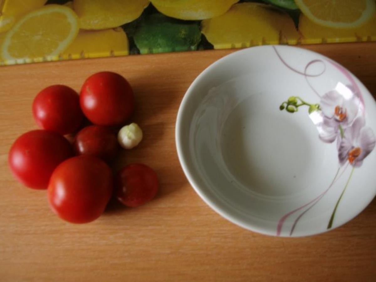 Kräuter Hähnchenschenkel mit kaltem Tomatendip - Rezept - Bild Nr. 7