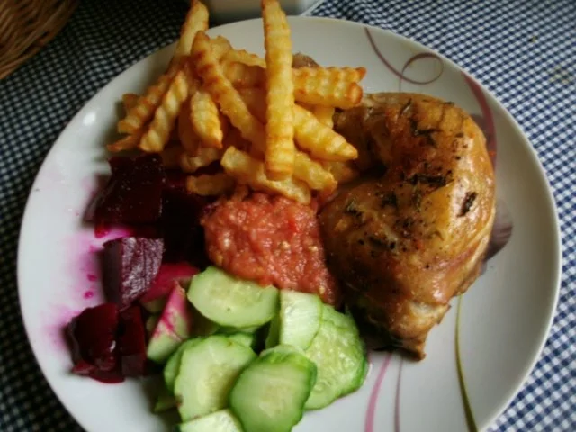 Rezept: Kräuter Hähnchenschenkel mit kaltem Tomatendip Bild Nr. 11 Kräuter Hähnchenschenkel mit kaltem Tomatendip - Rezept - Bild Nr. 11