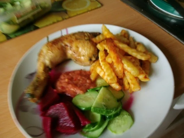 Rezept: Kräuter Hähnchenschenkel mit kaltem Tomatendip Bild Nr. 12 Kräuter Hähnchenschenkel mit kaltem Tomatendip - Rezept - Bild Nr. 12