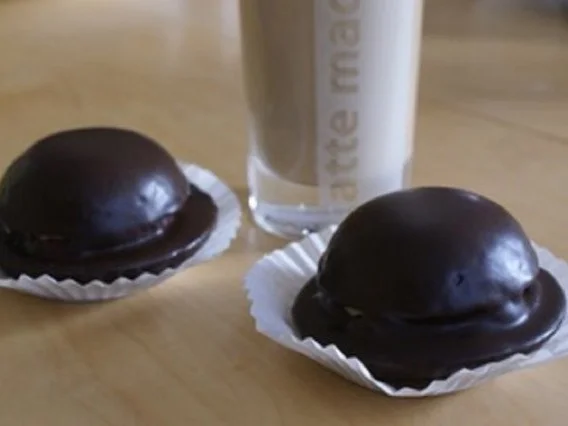 Rezept: Selbstgemachte Mohrenköpfe ( ergeben 12 Stück ) Bild Nr. 2 Selbstgemachte Mohrenköpfe ( ergeben 12 Stück ) - Rezept - Bild Nr. 2