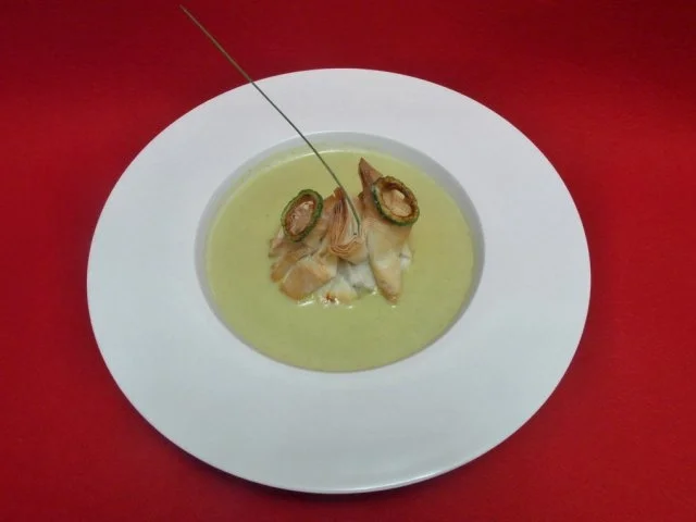 Rahmsüppchen von der Zucchini und Gorgonzola mit gebackenem Birnensäckchen - Rezept