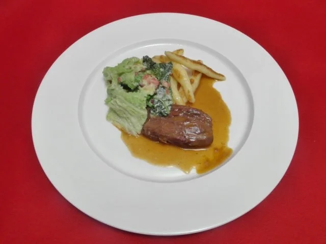 Rezept: Badischer Kalbsschmorbraten an Rahmwirsing und Bubespitzle Badischer Kalbsschmorbraten an Rahmwirsing und Bubespitzle - Rezept