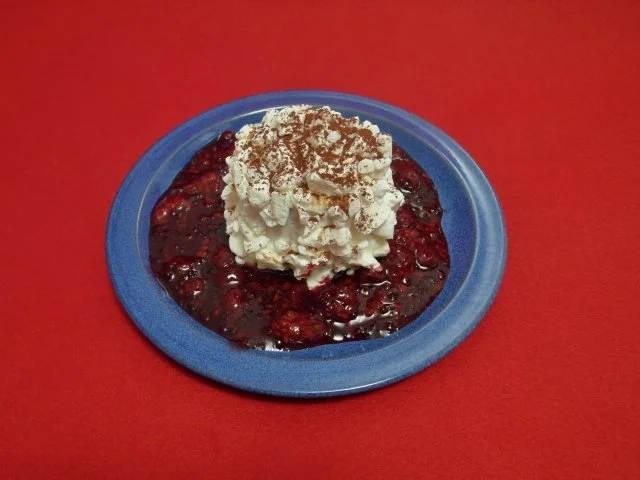 Bremer Kapuzinertörtchen mit roter Grütze - Rezept