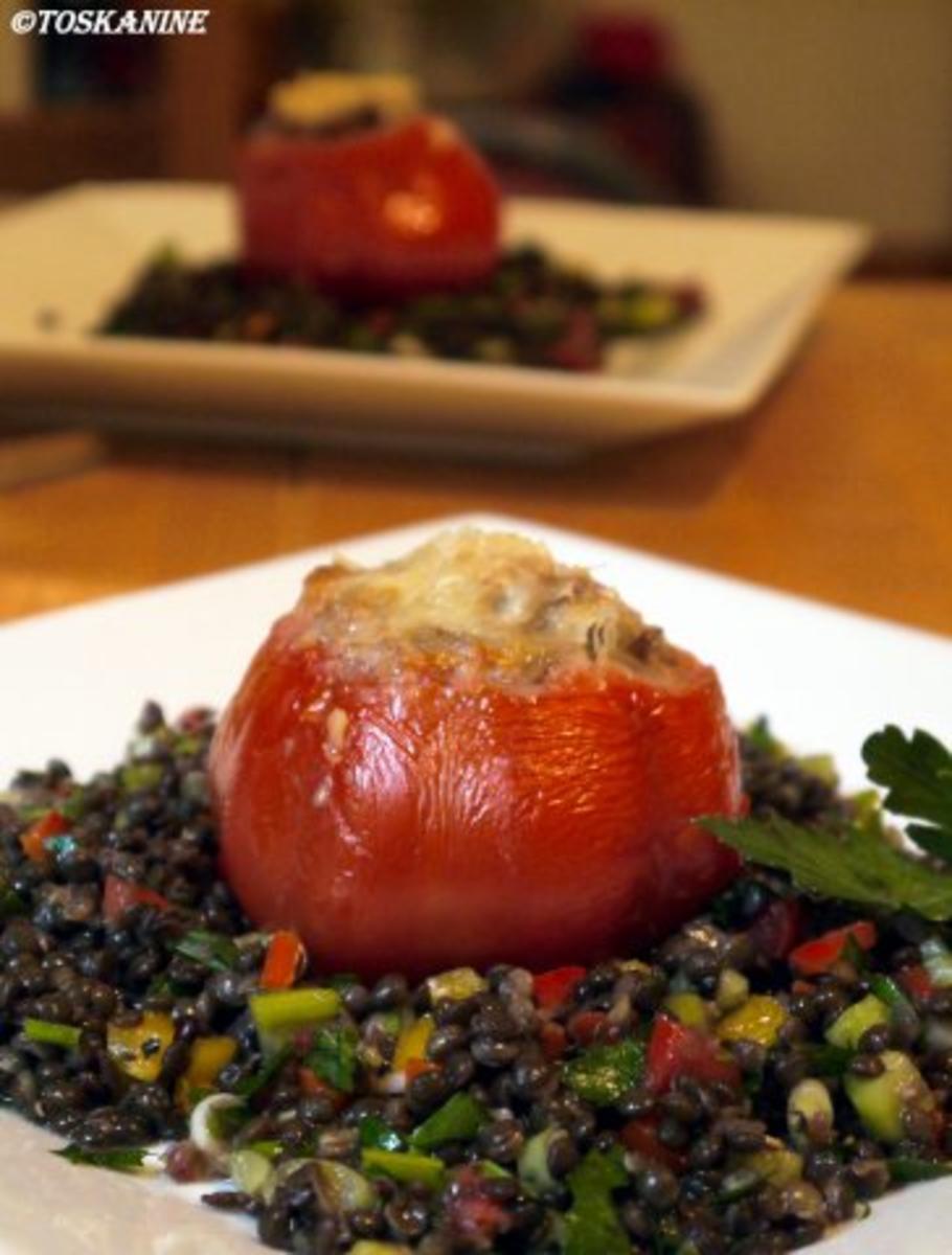 Gefüllte Coeur de Boeuf auf Beluga-Linsen-Salat - Rezept - Bild Nr. 14