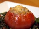 Gefüllte Coeur de Boeuf auf Beluga-Linsen-Salat - Rezept