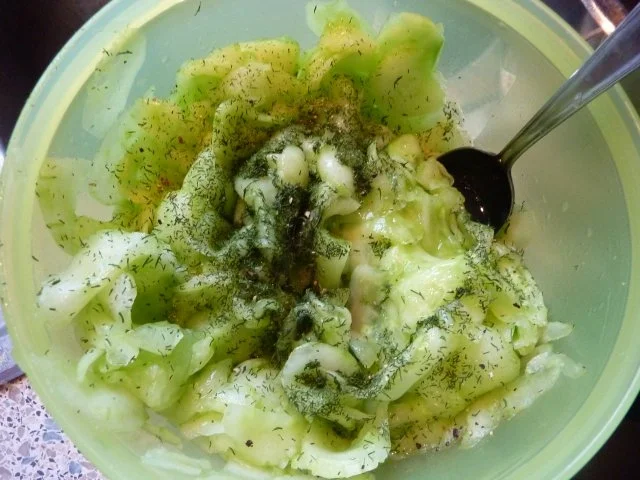 Salate: Gurkensalat einfach - Rezept - Bild Nr. 3
