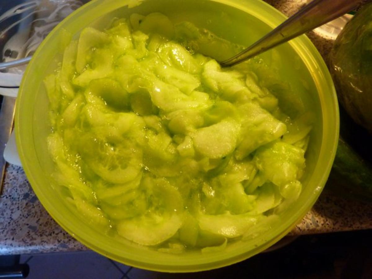 Salate: Gurkensalat einfach - Rezept - Bild Nr. 2