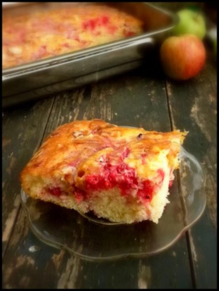 Buttermilchkuchen mit Johannisbeeren - Rezept - kochbar.de