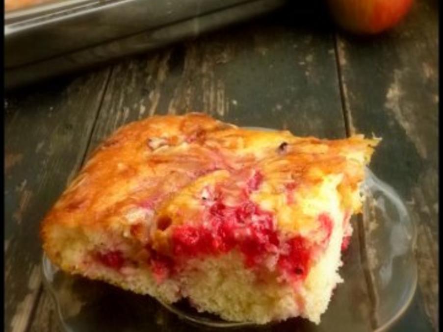 Buttermilchkuchen mit Johannisbeeren - Rezept - kochbar.de