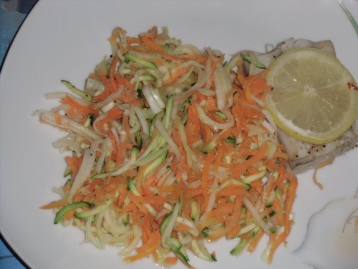Fisch Seelachs auf Gemüsebeet im Bratschlauch einfach von Radiergummi