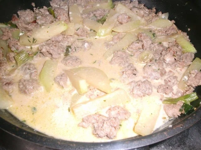 Rezept: Kartoffel - Kohlrabi Gratin mit Frischkäse - Hackfleischsauce Bild Nr. 3 Kartoffel - Kohlrabi Gratin mit Frischkäse - Hackfleischsauce - Rezept - Bild Nr. 3