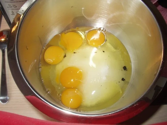 Rezept: Schmand-Orangen-Gugelhupf Bild Nr. 2 Schmand-Orangen-Gugelhupf - Rezept - Bild Nr. 2