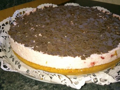 Biskuit-Erdbeer-Sahne-Torte - Rezept