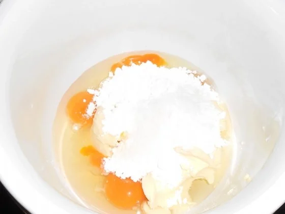 Rezept: Schokoladen-Nuss-Kuchen mit Erdbeeren Bild Nr. 7 Schokoladen-Nuss-Kuchen mit Erdbeeren - Rezept - Bild Nr. 7