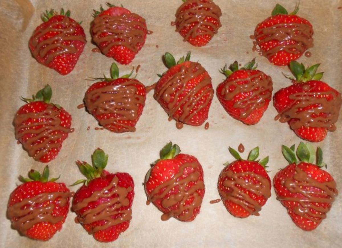 Schokoladen-Nuss-Kuchen mit Erdbeeren - Rezept - Bild Nr. 16