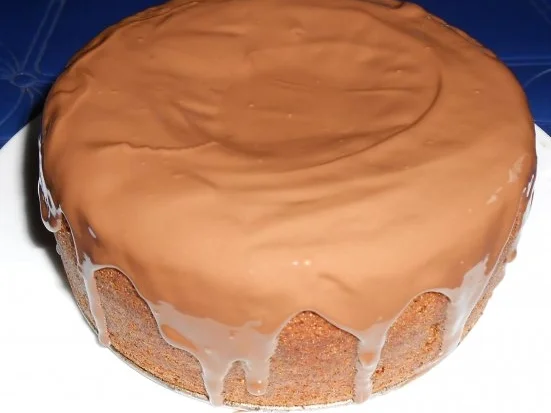 Rezept: Schokoladen-Nuss-Kuchen mit Erdbeeren Bild Nr. 18 Schokoladen-Nuss-Kuchen mit Erdbeeren - Rezept - Bild Nr. 18