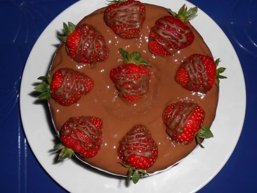 Rezept: Schokoladen-Nuss-Kuchen mit Erdbeeren Bild Nr. 19 Schokoladen-Nuss-Kuchen mit Erdbeeren - Rezept - Bild Nr. 19