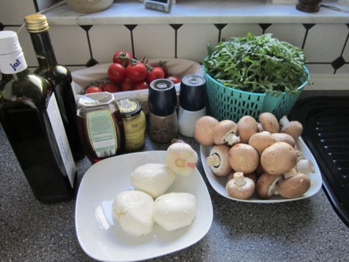 Rucola-Mozzarella-Salat mit Champignons und Tomaten - Rezept - Bild Nr. 3