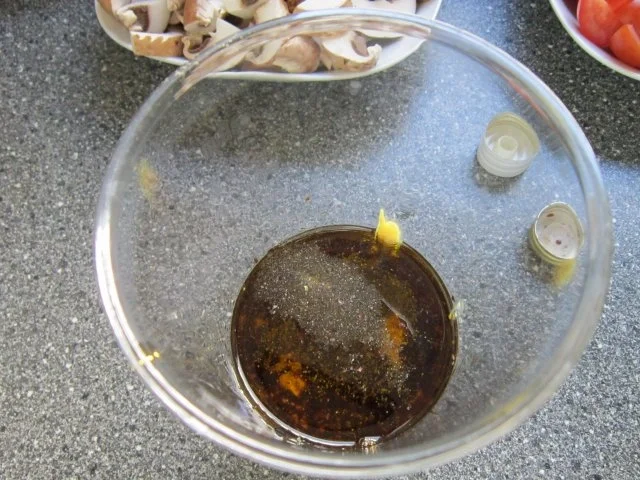 Rezept: Rucola-Mozzarella-Salat mit Champignons und Tomaten Bild Nr. 5 Rucola-Mozzarella-Salat mit Champignons und Tomaten - Rezept - Bild Nr. 5