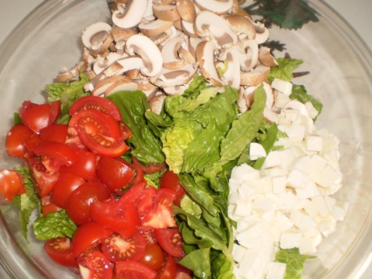 Rucola-Mozzarella-Salat mit Champignons und Tomaten - Rezept - Bild Nr. 9