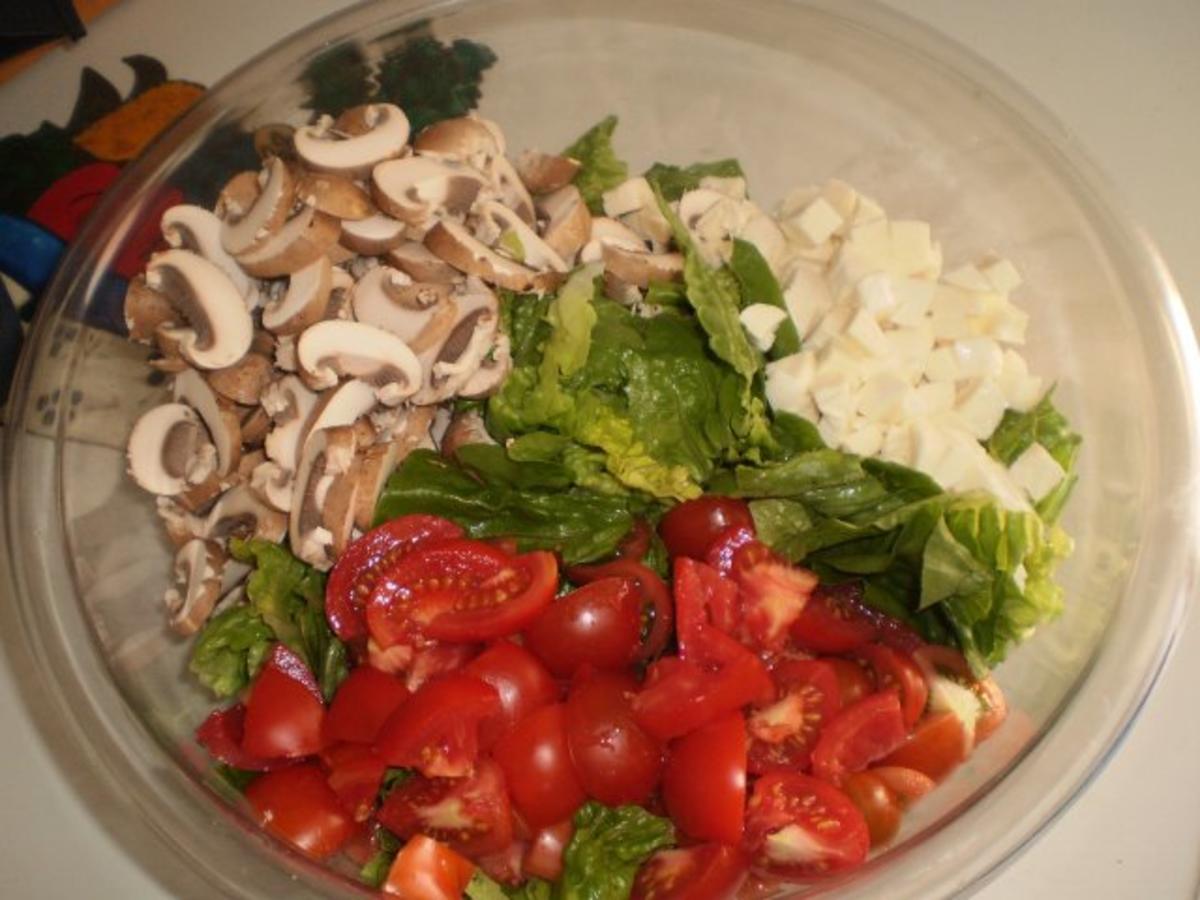 Rucola-Mozzarella-Salat mit Champignons und Tomaten - Rezept - Bild Nr. 10