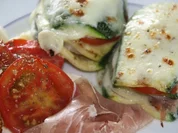 Zucchini geschichtet und überbacken - Rezept