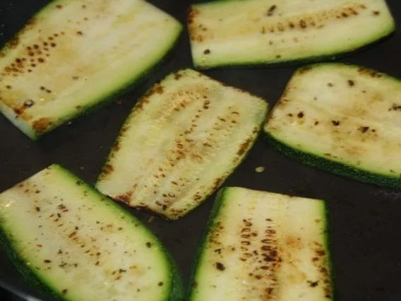 Zucchini geschichtet und überbacken - Rezept - Bild Nr. 2