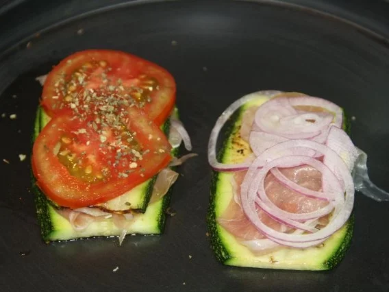 Zucchini geschichtet und überbacken - Rezept - Bild Nr. 3